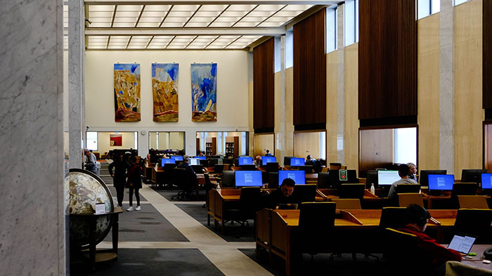 Thư viện Quốc gia Victoria Melbourne Australia -Thư viện cung cấp máy tính có nối mạng cho người tham quan
