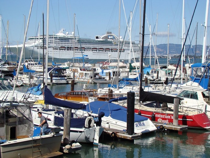 Thăm quan Cảng Pier số 39 để ngắm nhìn cảnh đẹp vịnh San Francisco tuyệt đẹp. 