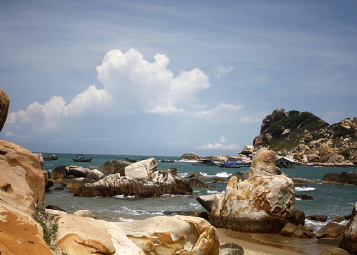 Bãi Đá Trắng - Côn Đảo