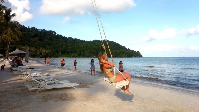 Tắm biển Bãi Sao có làn nước trong xanh êm ả