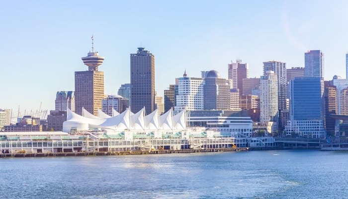 Bến du thuyền - Canada Place - biểu tượng của đất nước lá phong 