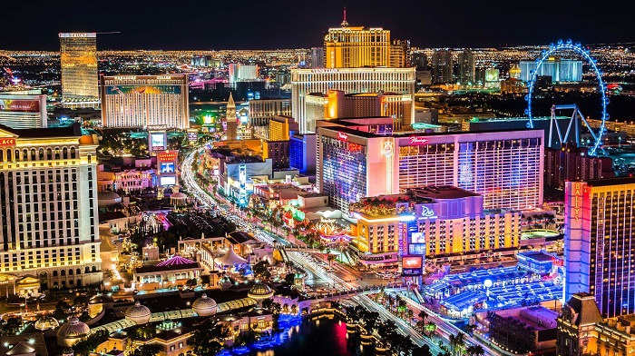 Dạo phố dọc theo đại lộ Las Vegas