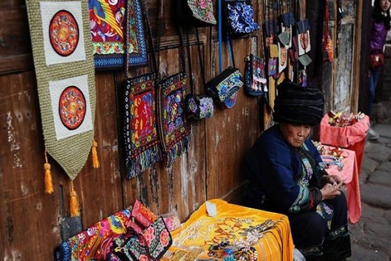 Phượng Hoàng Cổ Trấn