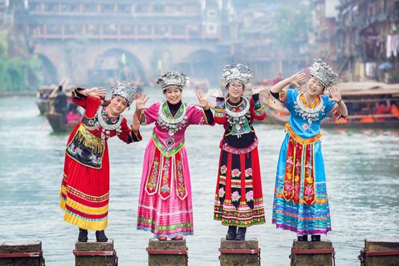 Phượng Hoàng Cổ Trấn