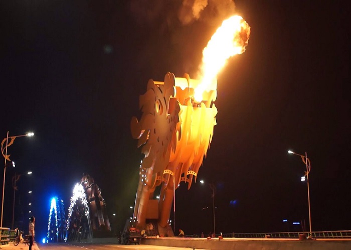 Cầu Rồng phun Lửa