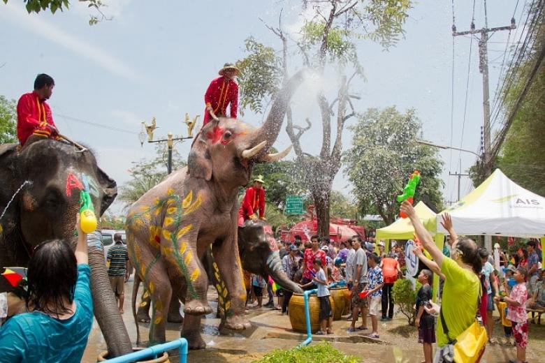 Tết Té Nước Lào