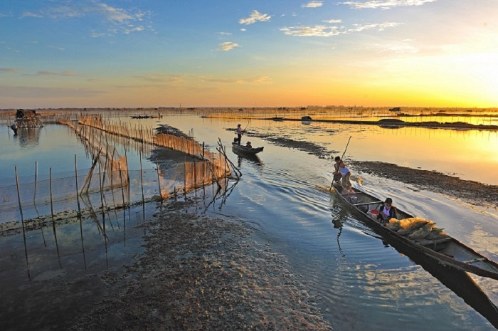 binh minh tren pha tam giang