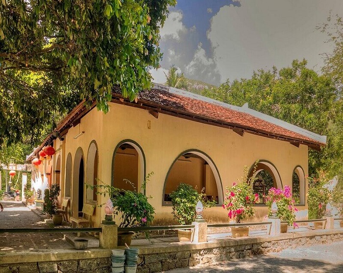 Linh thiêng Miếu Bà Phi Yến