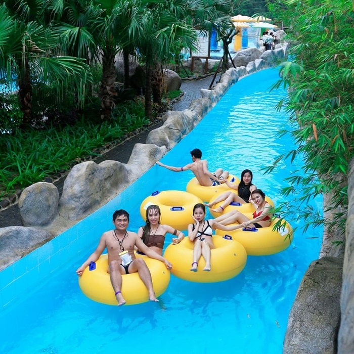 Thư giãn ở công viên suối khoáng nóng Thần Tài