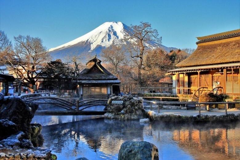 Làng cổ Oshino Hakkai