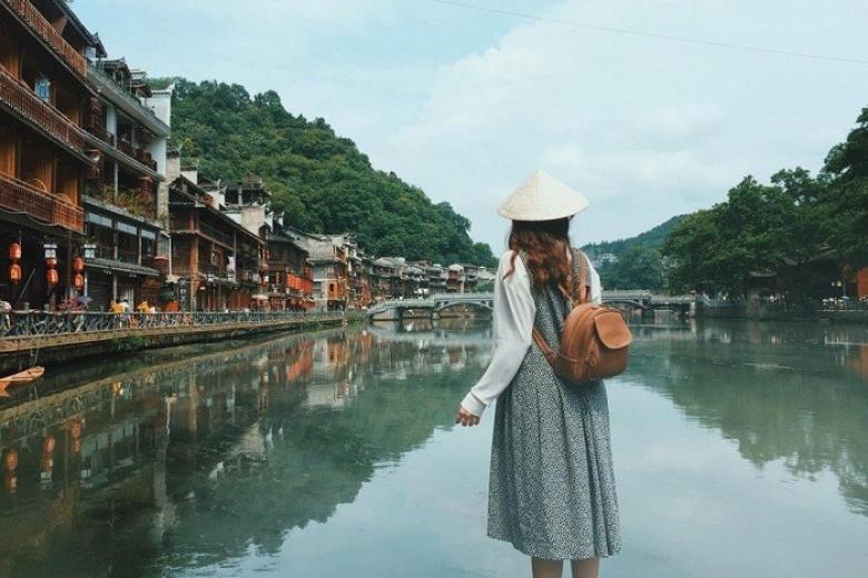 Phượng Hoàng Cổ Trấn