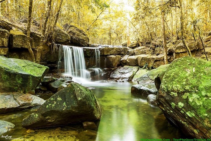 Đến Suối Tranh leo núi tắm suối