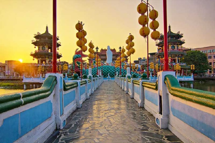 Du lịch Đài Loan - Đầm Sen Xuân Thu Các