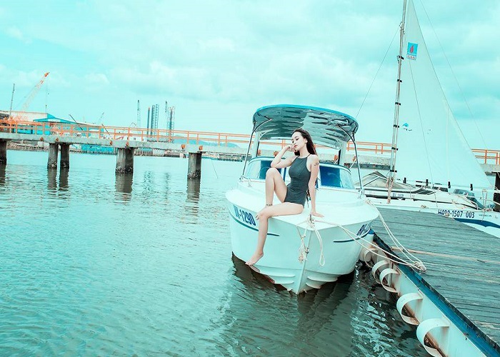 Bến Du thuyền Marina