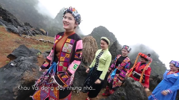 Chợ tình Khau Vai