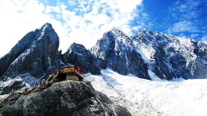 Núi Tuyết Ngọc Long