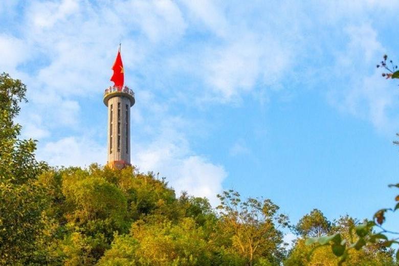 Cột cờ Lũng Cú