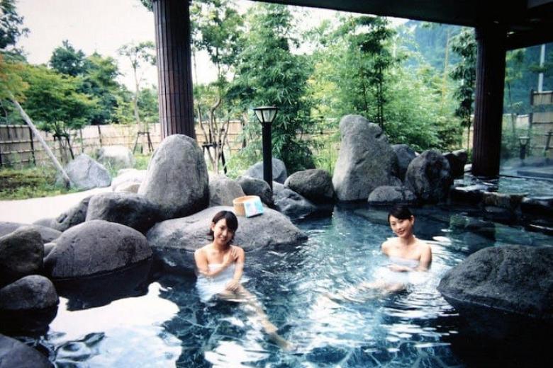 trải nghiệm tắm onsen