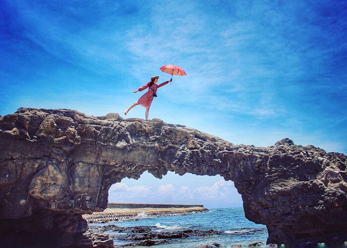 Check-in Cổng Tò Vò trong tuyến tour Lý Sơn 2N1Đ