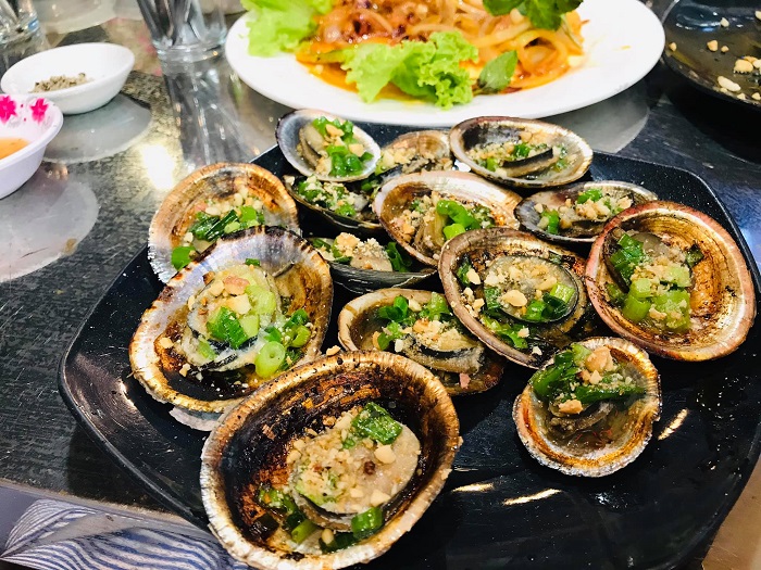 Thưởng thức ốc vú nàng 