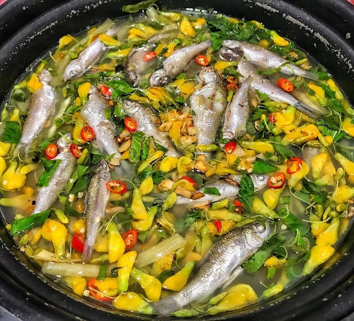 Thưởng thức canh chua cá linh bông điên điển