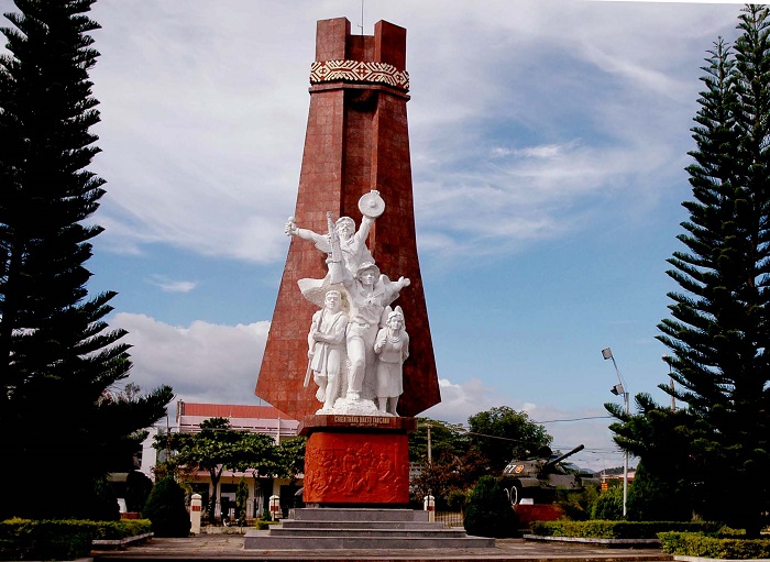 Tượng đài Chiến thắng Đăk Tô 