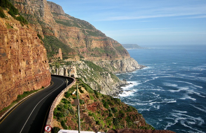 Chapmans Peak Drive – sườn tây của bán đảo Cape ngắm nhìn những phong cảnh bờ biển chạy dài dọc theo sườn núi ngoạn mục và tuyệt đẹp 