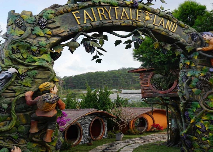 Hầm rượu vang Vĩnh Tiến