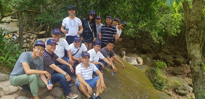 Đoàn khách tham quan Phú Quốc