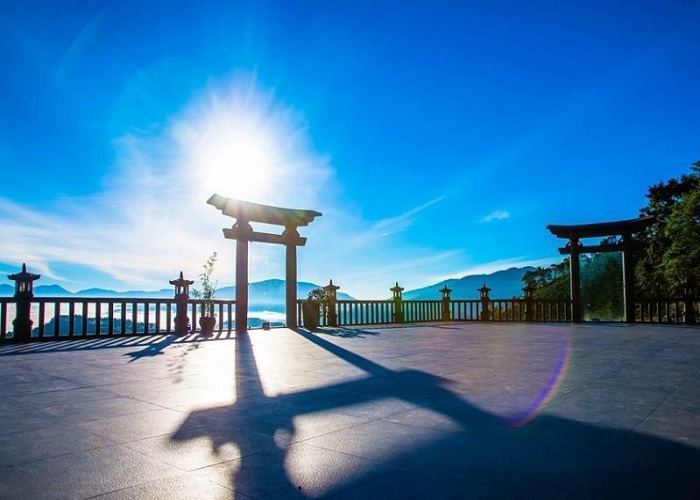 Cổng chùa Linh Quy Pháp Ấn