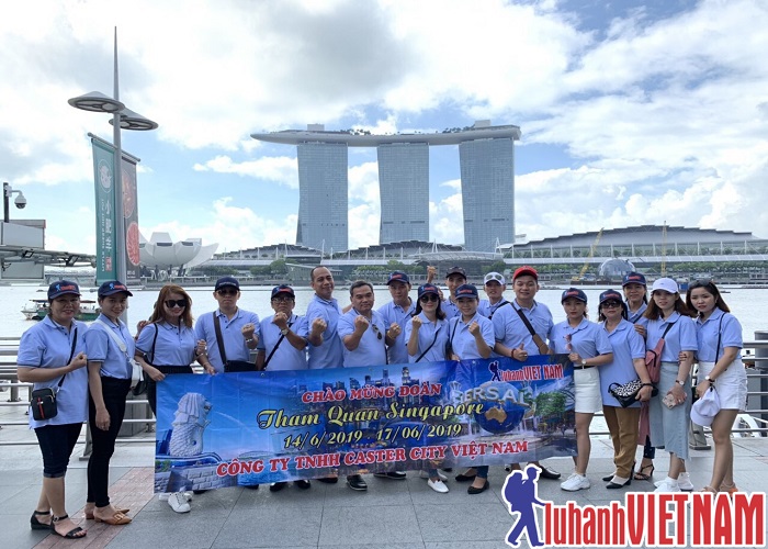 Đoàn tham quan Công viên Sư Tử Biển – Merlion Park