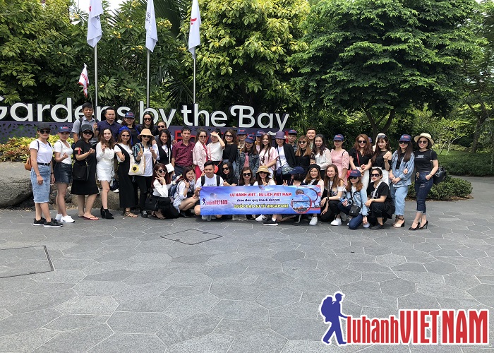 Đoàn du khách ghé thăm Gardens by the Bay