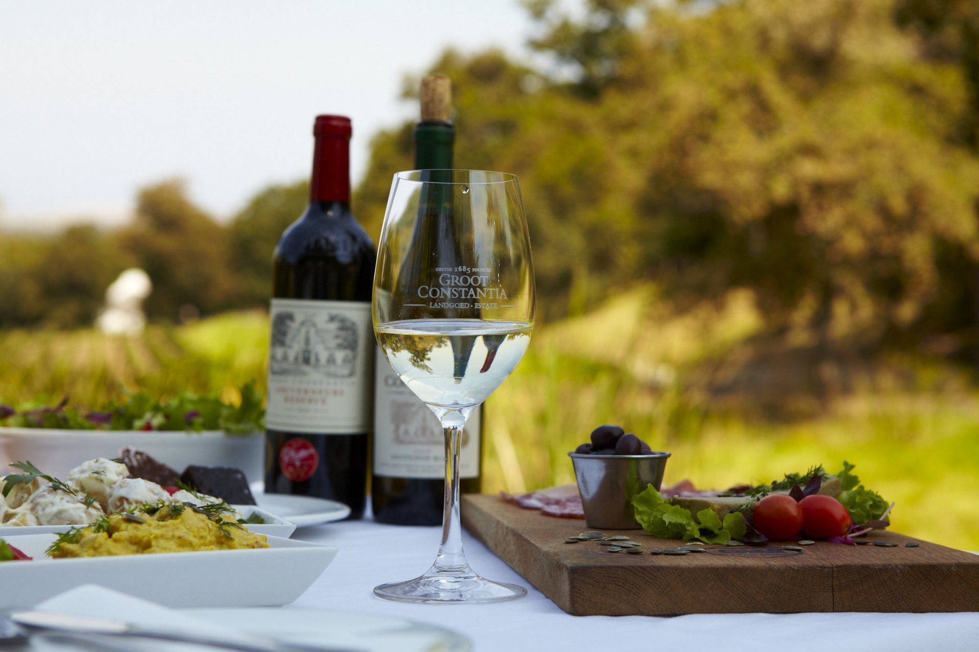 Thăm quan và thử rượu vang Nam Phi hảo hạng tại Groot Constantia Wine