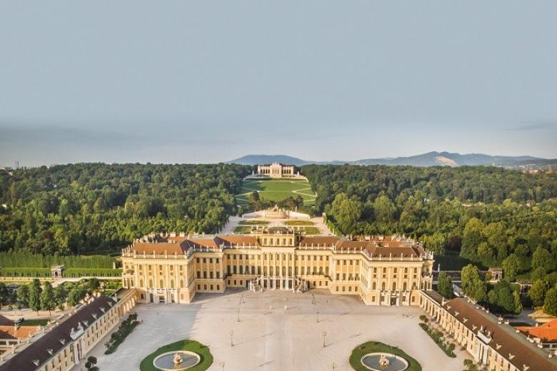 Cung điện mùa hè Schönbrunn