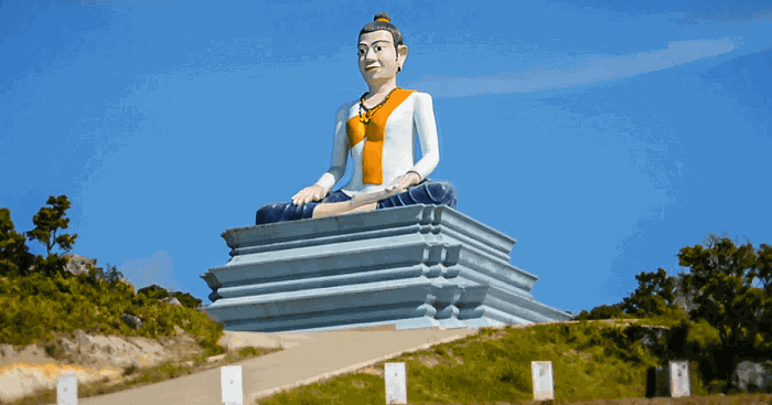 Ghé thăm tượng thờ thánh nữ Ya Mao 