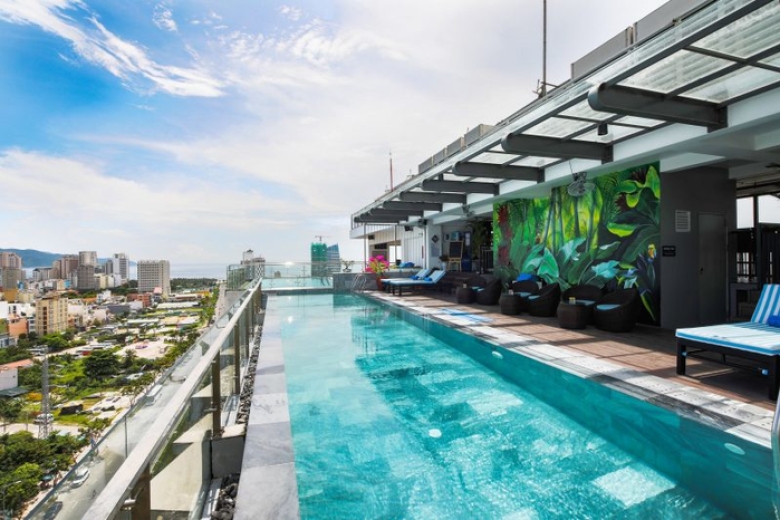 Hồ bơi view đẹp khách sạn San Marino Boutique