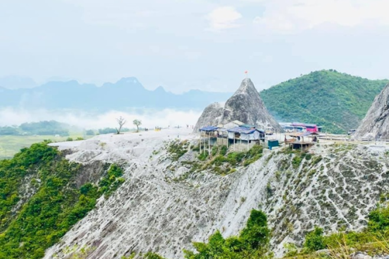 Đèo Đá Trắng