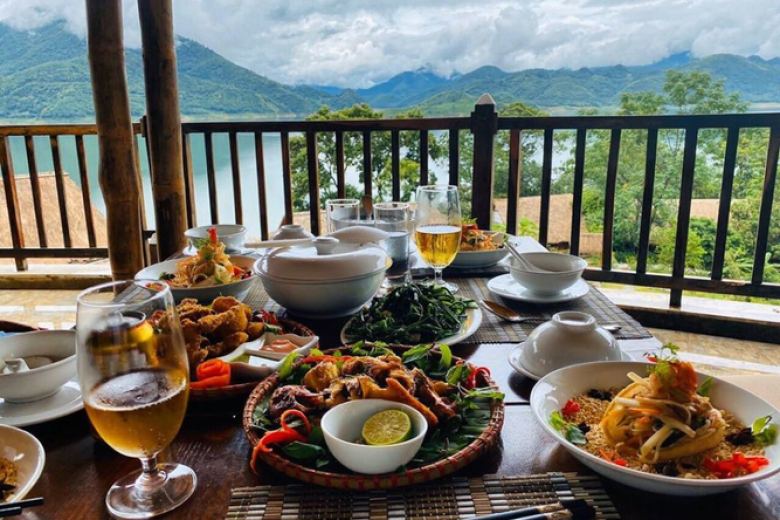 Nhà hàng Mai Châu