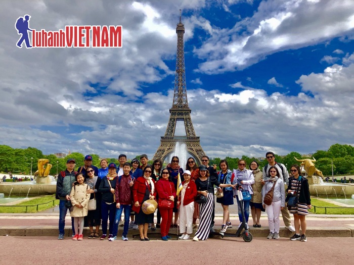 Hình khách đi du lịch Pháp