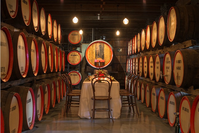 Nếm thử rượu vang tại St Anne’s winery
