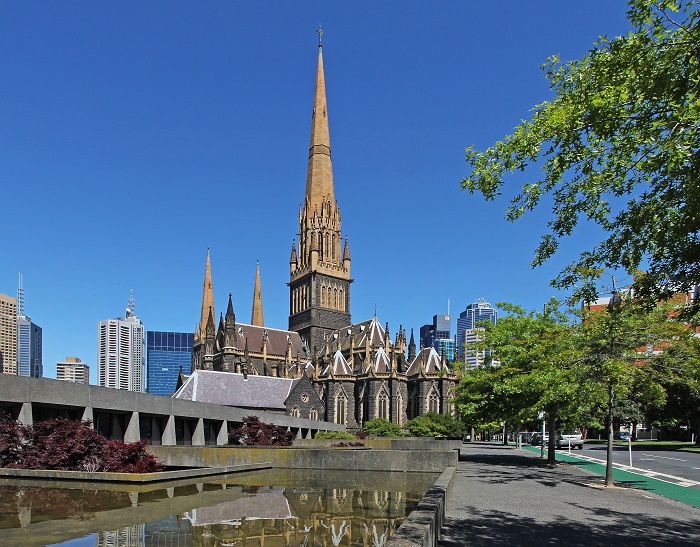 St Patrick Cathedral nhà thờ cao nhất nước Úc này là một ốc đảo thanh bình với kiến trúc và nghệ thuật đậm nét cổ xưa