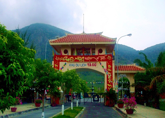 Khu du lịch núi Tà Cú