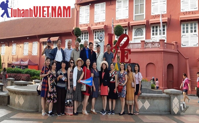 Khách đoàn tham quan tour Singapore - Malaysia