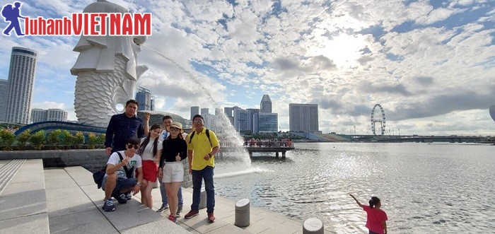 Khách đoàn tham quan tour Singapore - Malaysia