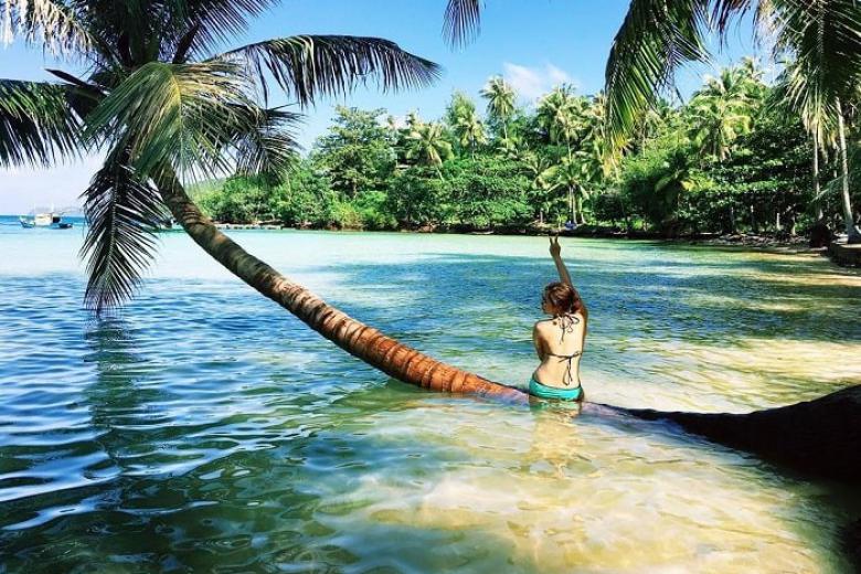 Tắm biển ở Nam Du