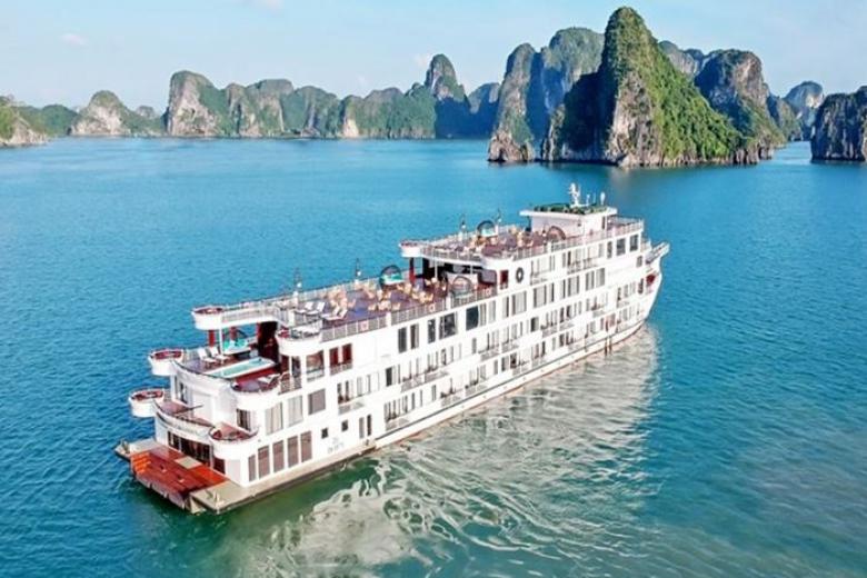 Du Thuyền President trên vịnh