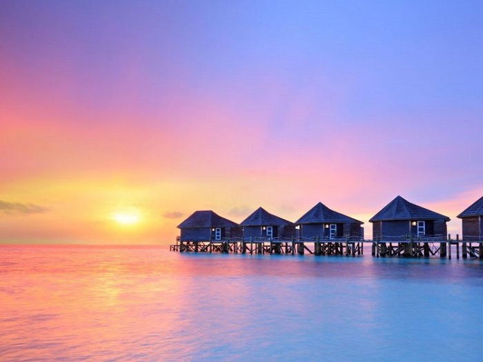 Ngắm hoàng hôn ở Maldives