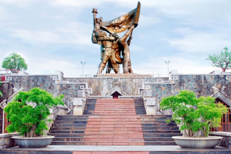 Tượng đài chiến thắng Điện Biên