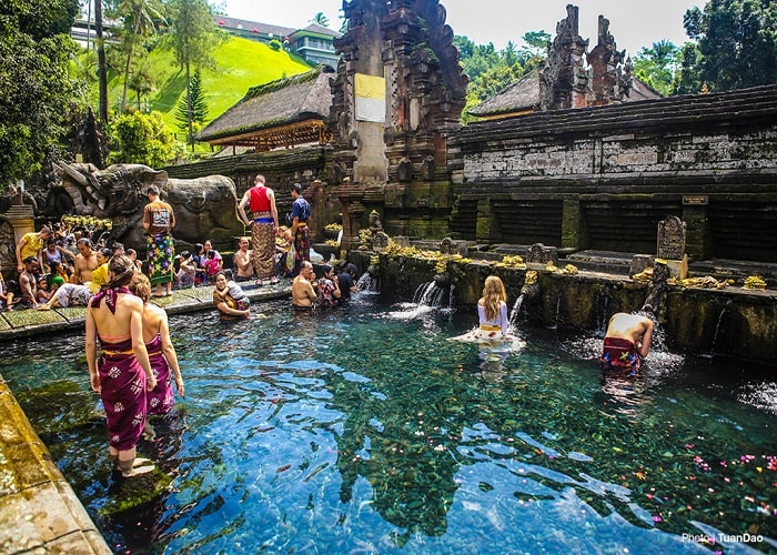 Đền Tirta Empul 