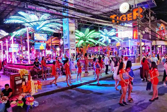 Phố đi bộ Patong Walking Street